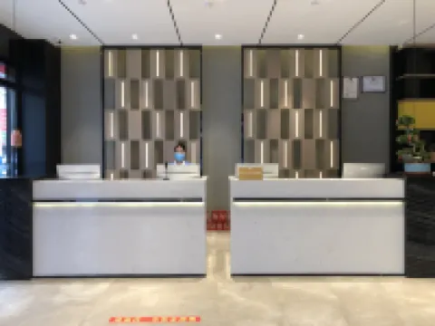 Echarm Hotel (Wuzhou Canghai Lake)