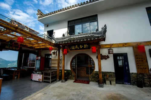 Pushe Homestay, Poshan - con vistas a la montaña