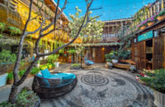 Lijiang pure sunshine · panoramic view of the ancient city and snow mountain