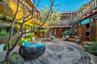 Lijiang pure sunshine · panoramic view of the ancient city and snow mountain