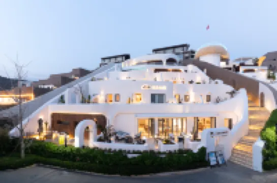 Sound on the Clouds Hotel Santorini, Dali