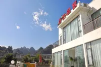 Homeland Dreamland Boutique Hostel Hôtels à proximité de : Xingyi Sports Center