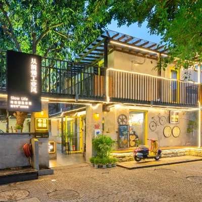 Shenzhen Slow Life Industrial Style Seaside Inn(Nostalgic shop) Отели рядом с достопримечательностью «Пляж Jiaochangwei»