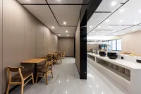 Jichu Hotel (Railway Station Store of Lichuan Passenger Station) Hotel di Lichuan