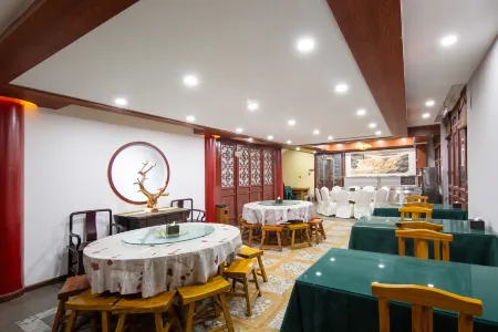 Floral Hotel·Liaocheng Runyuan Da hotel Отели рядом с достопримечательностью «Ming & Qing Dynasties Imperial Edict Museum»