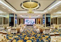 Gloria Plaza Hotel Qingdao Отели в г. Циндао