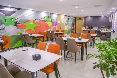 Shankee Hotel (Qinyang Bus Station) Отели рядом с достопримечательностью «Langya Zhuangshi Songxueyi Memorial Hall»