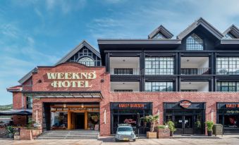 Busy koala Weeknd Hotel