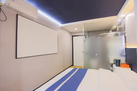 Xinyue Holiday Hotel (Yanji Department Store Yanbian Hospital)