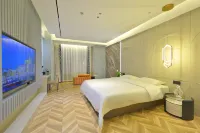 Randy hotel