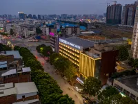 Marriott Guihuang Hotel (Guigang High - speed Railway Station Branch, Keshi World Plaza Branch) Hotels in Guigang