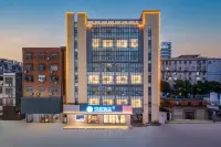 Hanting Hotel (Huanggang Huangmei Pengtai Department Store) Hotels in Huangmei