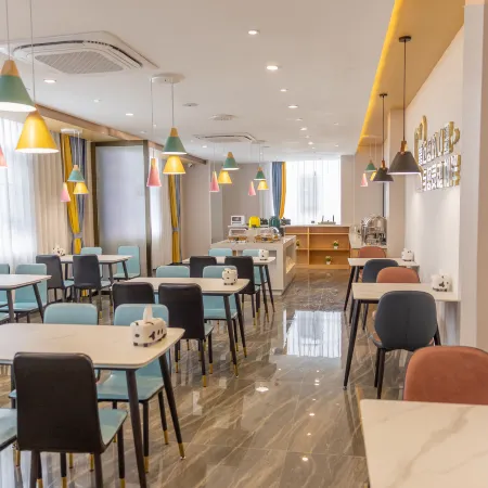 Manfeng Four Seasons Plus Hotel (Binyang Phoenix Lake Park Liwo Plaza Branch)