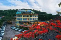 HanTing Hotel (Zhaoqing Qixingyan Scenic Area East Gate) - parking