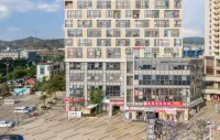 Hongdu Hotel (Kunming South High-speed Railway Station University Town) - pemandangan pegunungan