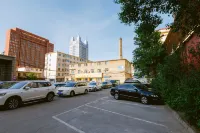 Bayan Tara Hotel - parking