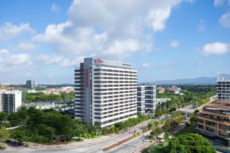 Ramada Encore By Wyndham Jiusuo Down Town Отели рядом со станцией Ledong Railway Station