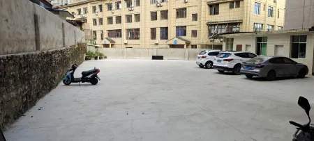 Fuquan Yuelai Theme Hotel (Sajin North Road) Отели в г. Фуцюань