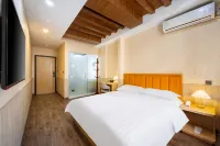 Four seasons above the clouds ( Heishan North Square Branch) Hotels in Heishan