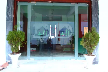 Hotel Dronagiri Отели в г. Джошимат