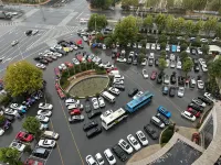 Gushi Oriental Earl Hotel (Yucheng Avenue Genqin Culture Park) - parking
