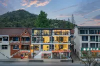 簡藍·Luxury山景親子度假民宿（安吉雲上草原熊貓部落探險樂園店） 浪漫山川景區住宿飯店