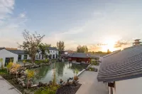 West Wuzhen Xiwa Poolside Manju Hotel (World Devil City)