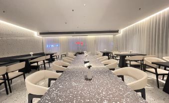 Hope Hotel (Hezhou Lingfeng Plaza Colorful Global City Branch)