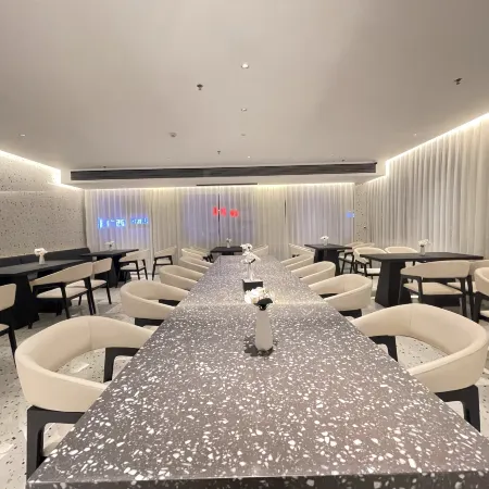 Hope Hotel (Hezhou Lingfeng Plaza Colorful Global City Branch)