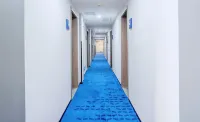 7 Days Premium Hotel (Yucheng City People's Government) - parking