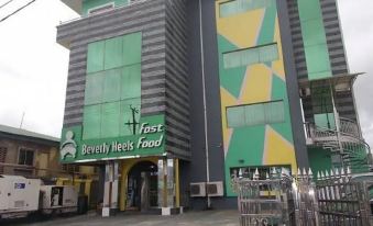 Beverly Heels Hotel