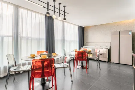 Chengqi Hotel (Chongqing University Town Microelectronics Park Metro Station Branch) Отели рядом с достопримечательностью «Chongqing University of Posts and Telecommunications (University City Teaching Area)»