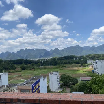 Du'an Honghuozhuan Art Homestay (Du'an High-Speed Railway Station)