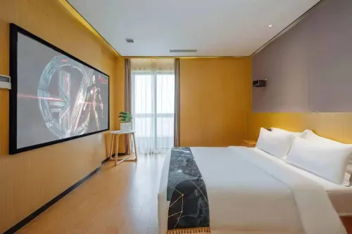 Peach Cinema Apartment
