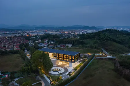 Anji Moma Hummer Resort