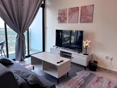 Palazio Studio Mount Austin @ City scape
