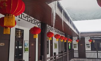 Muchuan Baixian Mountain House