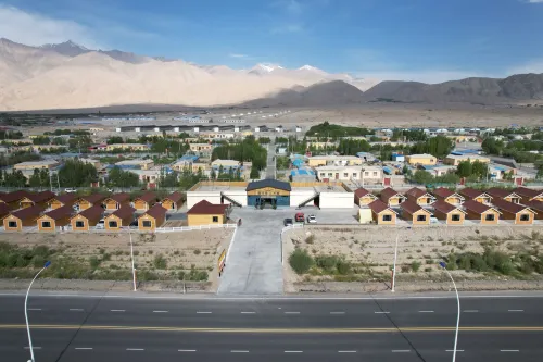 Snowtop Westernmost Lodge · Taxian Nổi bật Photos