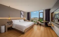 Lavande Hotel (Jin Kongque Street, Mang City) - Parkering