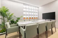 Baichen Future Hotel (Xuchang High-speed Railway East Station Pangdonglai Yunding)