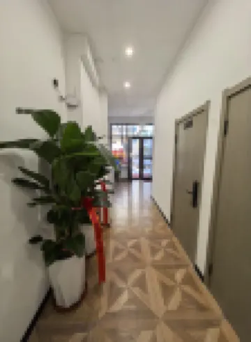 Huatingju Express Apartment (Liaoyang Baita Railway Station)