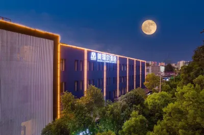 Merrill premium Hotel (Ganzhou Jiangnan Songcheng Bubu High tech World Store) Hotels near Jiangxi Vocational College of Applied Technology (Zhanggong Campus)