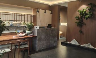 Mountain and Bamboo Holiday lnn{ZhangjiajieForest Park Store