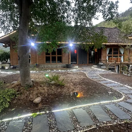 Baopan Lanhu Post House