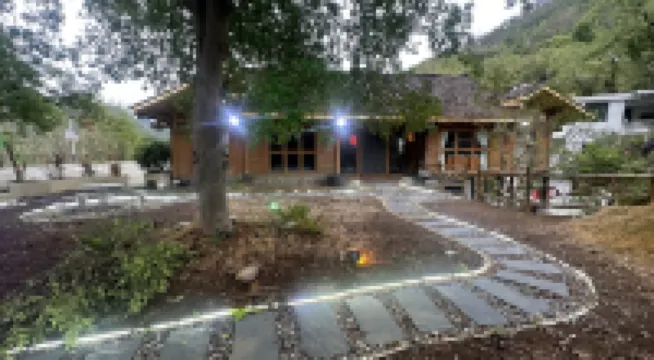 壩盤瀾湖驛舍（安龍萬峯湖鎮店）