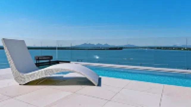 汀風湖景泳池度假美宿（白藤頭海鮮市場店）