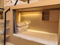 Dream Pursuit of Pure Girls' Youth Hostel (Vanke Golden Field Store)