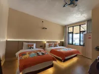 Mile Renjia Courtyard