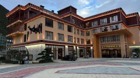 Baiyu County Hepo Handicraft City Jin Gong Hotel