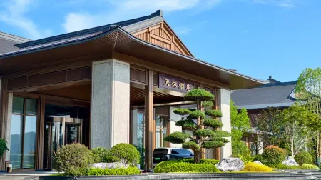 Ruijin Tianmu Hot Spring Hotel Отели рядом с достопримечательностью «PRC Cradle Tourism Area»